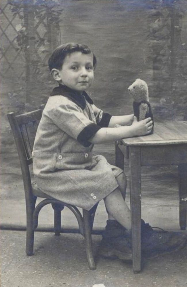 4 December 1937 | French Jewish boy, Jacques Waks, was born in Paris. He was deported to Auschwitz from Drancy on 10 February 1944. He was murdered in a gas chamber after arrival selection. - Auschwitz Memorial https://bsky.app/profile/auschwitzmemorial.bsky.social/post/3lcj2cgrrzm22